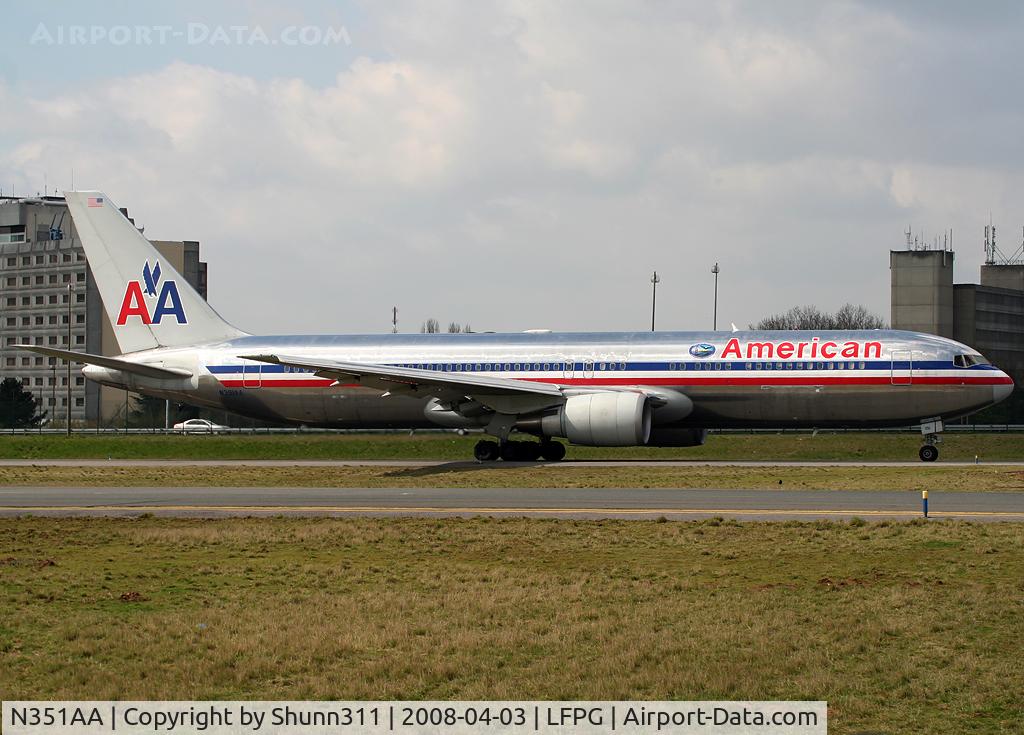 N351AA, 1988 Boeing 767-323 C/N 24032, Passing on parallels runways