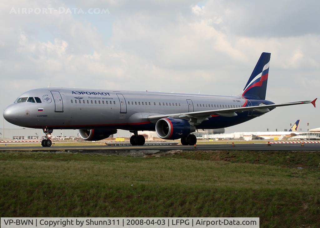 VP-BWN, 2004 Airbus A321-211 C/N 2330, Passing on parallels runways