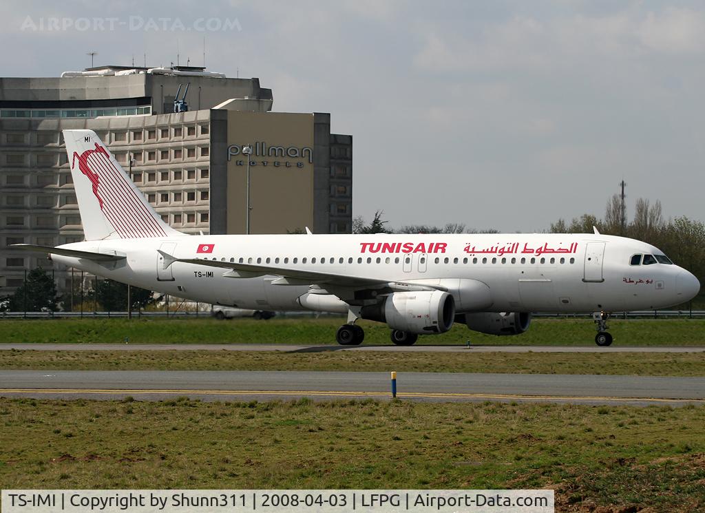 TS-IMI, 1994 Airbus A320-211 C/N 0511, Passing on parallels runways