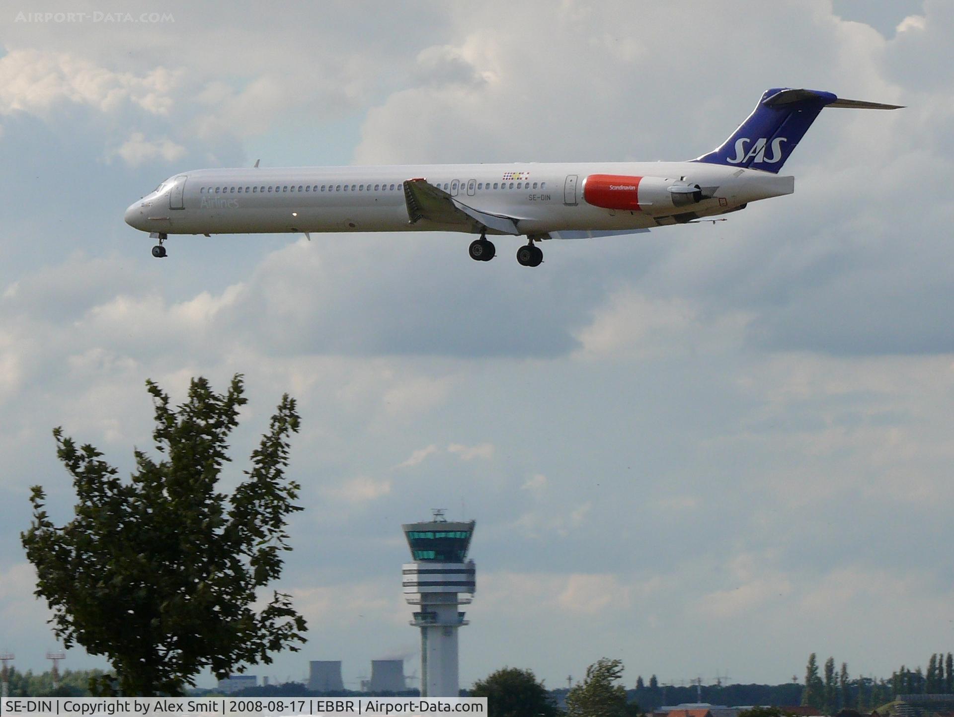 SE-DIN, 1990 McDonnell Douglas MD-82 (DC-9-82) C/N 49999, McDonnell Douglas MD-82 SE-DIN SAS