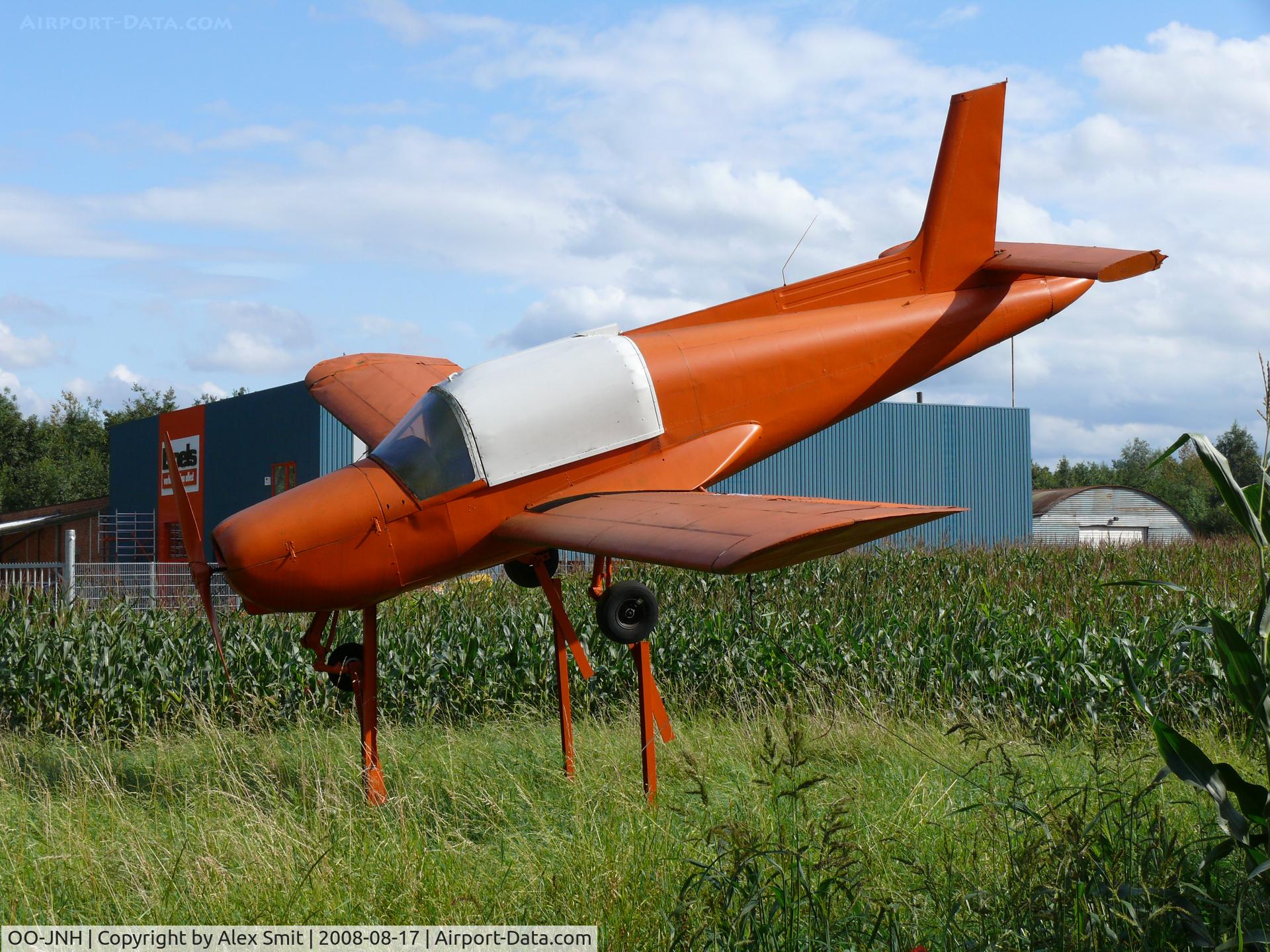 OO-JNH, Socata MS-883 Rallye 115 Rallye 115 C/N 1550, Morane Saulnier MS883 Rallye 115 (OO-JNH) preserved as eye-catcher at a rentalcompany