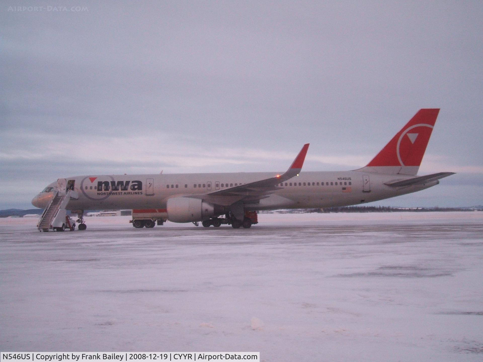 N546US, 1996 Boeing 757-251 C/N 26493, NWA  parked at Woodward Aviation FBO. Dec 19/08