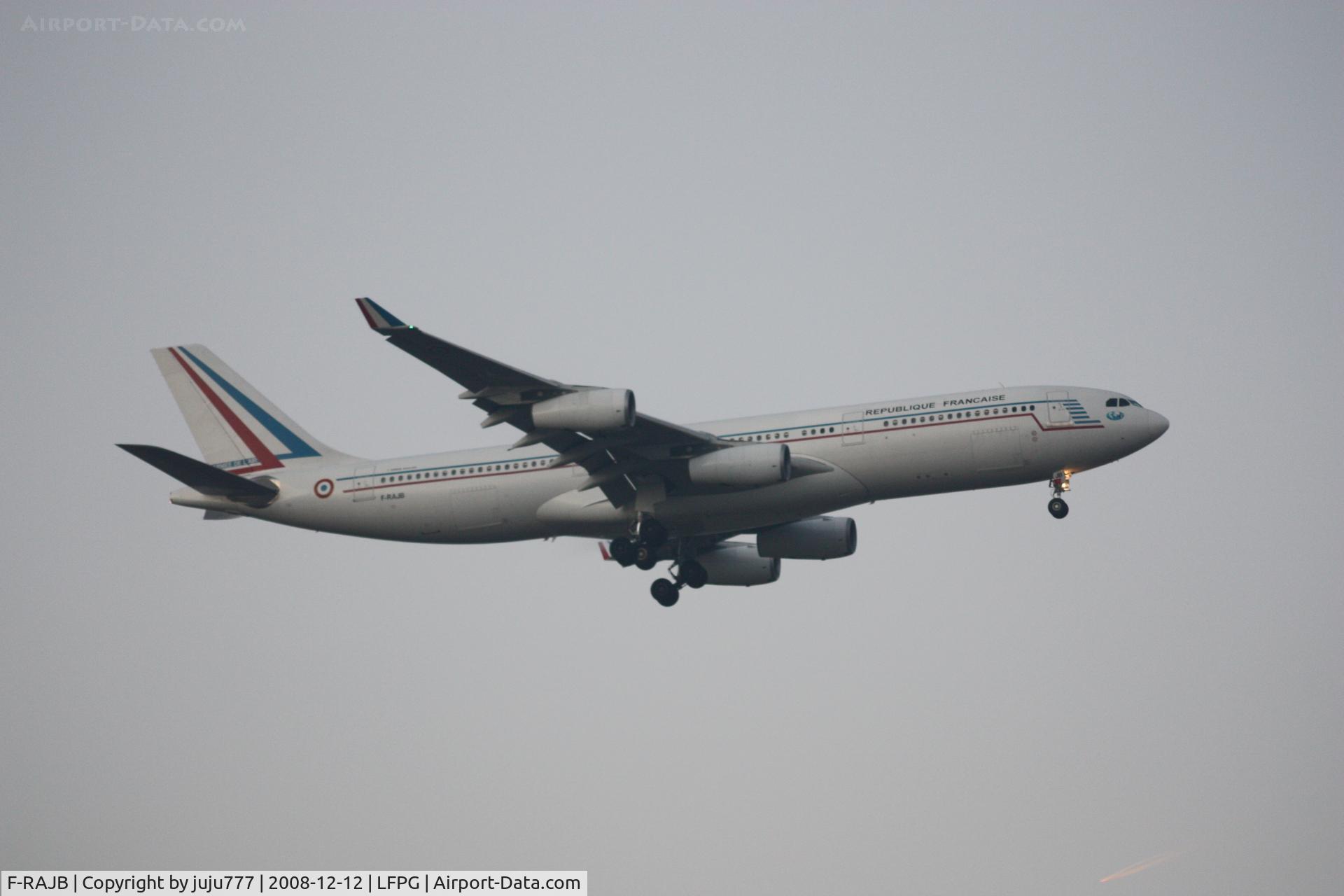 F-RAJB, 1995 Airbus A340-212 C/N 081, on landing at CDG