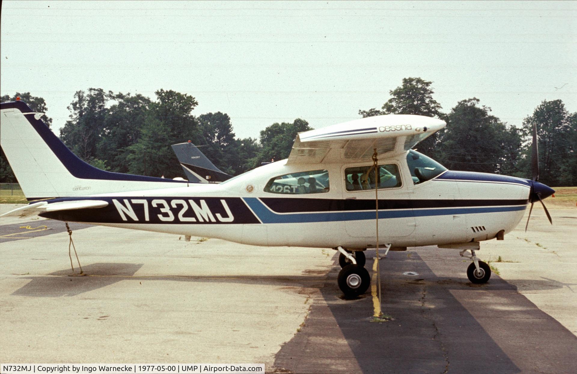 N732MJ, 1976 Cessna T210M Turbo Centurion C/N 21061617, Cessna T210M Centurion at Indianapolis Metropolitan Airport