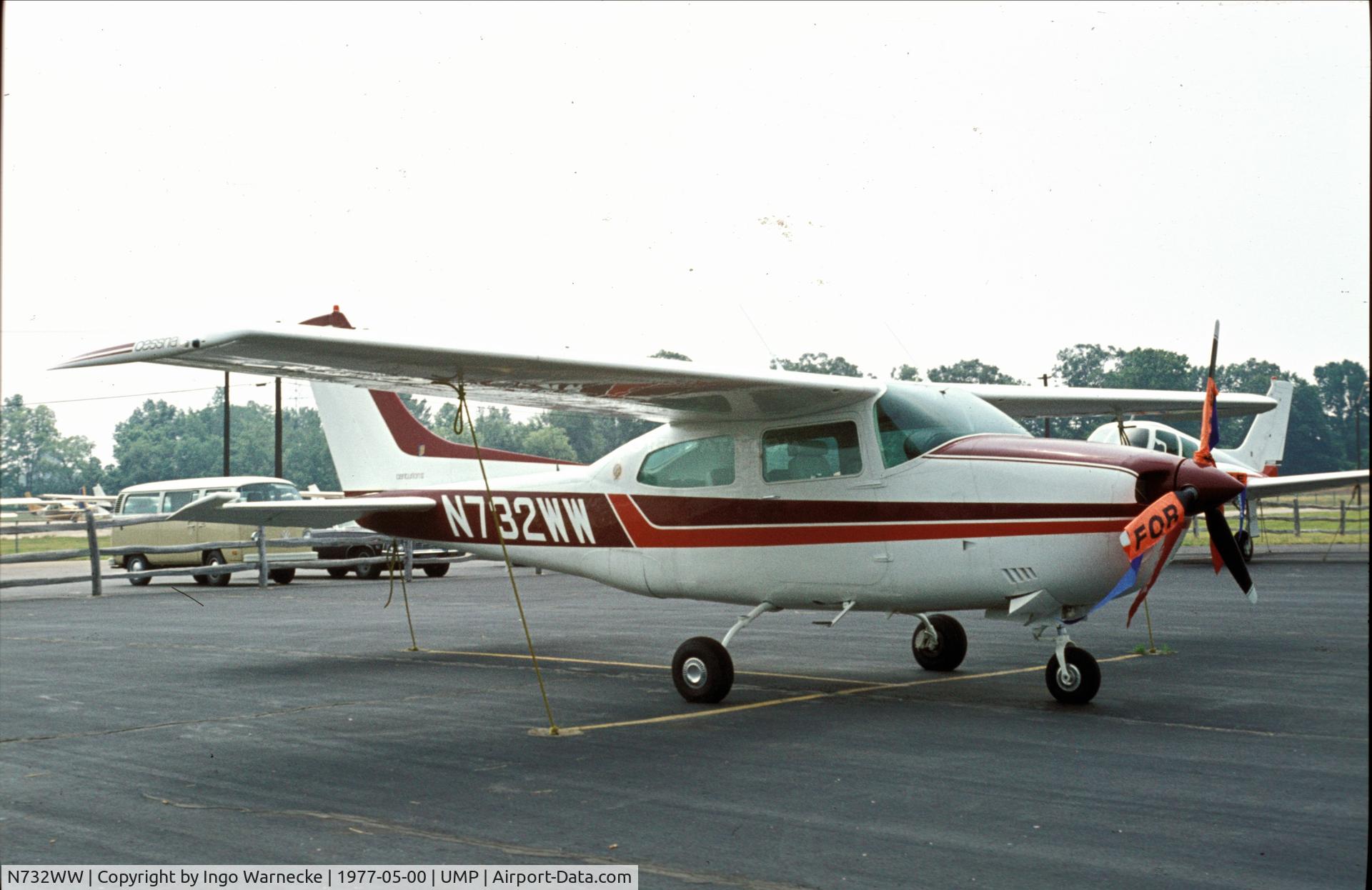 N732WW, Cessna 210M Centurion C/N 21061842, Cessna 210M Centurion at Indianapolis Metropolitan Airport