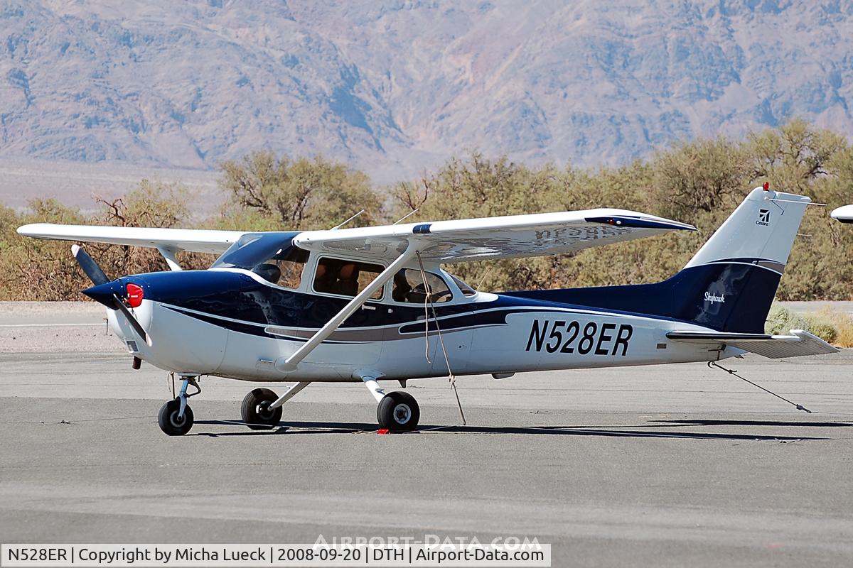 N528ER, 2001 Cessna 172S C/N 172S8926, At Death Valley