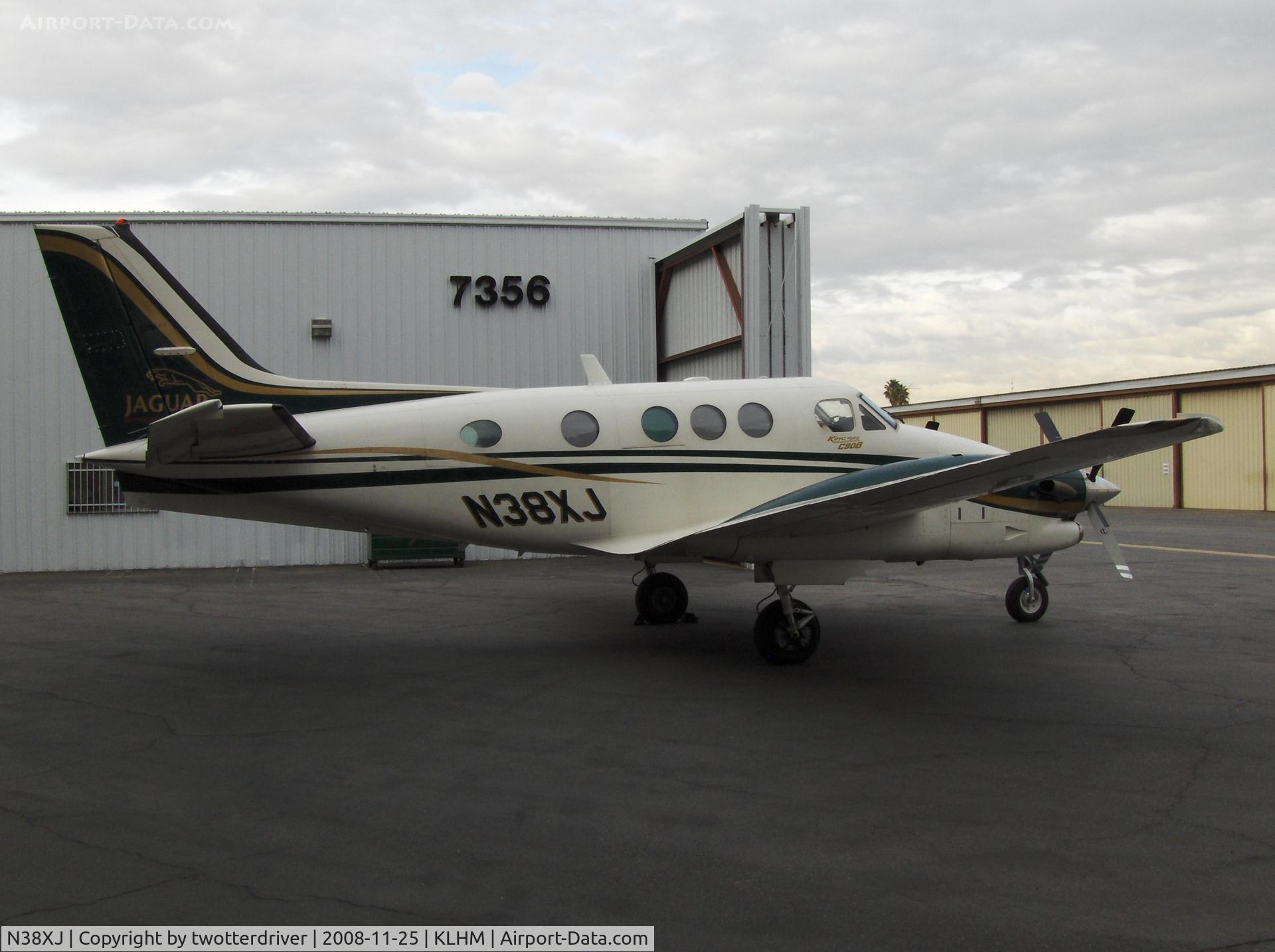 N38XJ, 1998 Raytheon Aircraft Company C90A C/N LJ1512, On the ramp