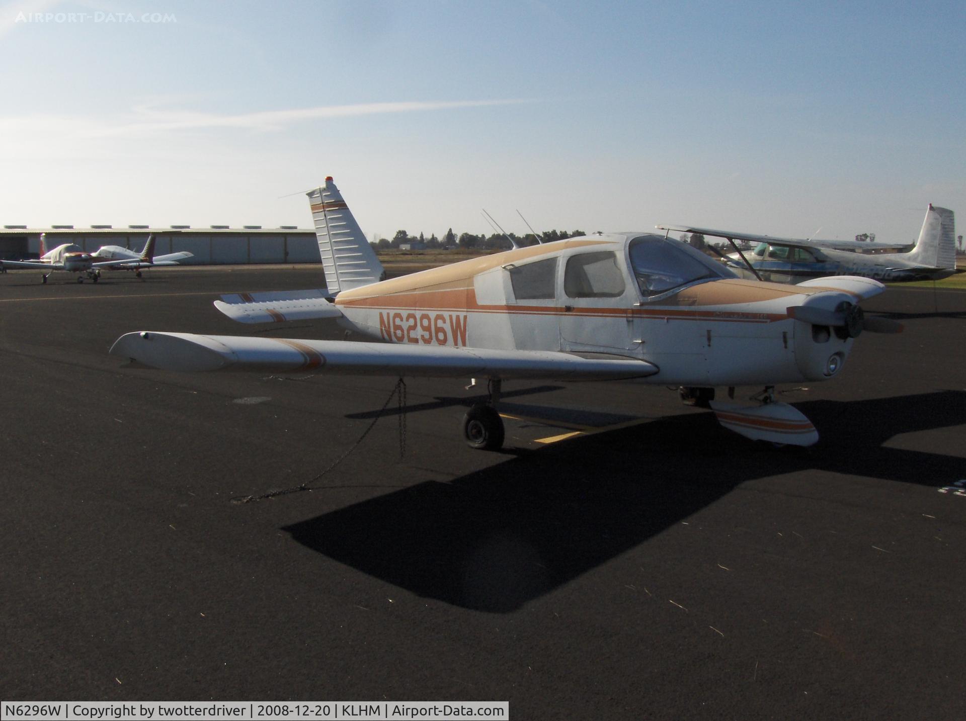 N6296W, 1964 Piper PA-28-140 Cherokee C/N 28-20341, On the ramp
