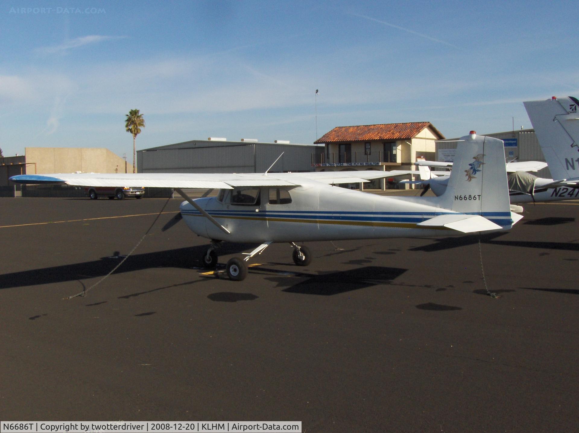 N6686T, 1960 Cessna 150A C/N 15059086, On the ramp