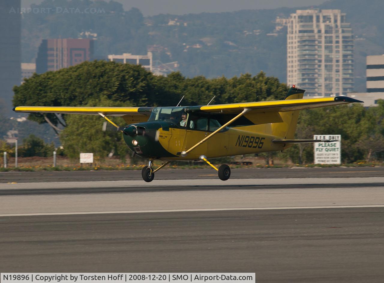 N19896, 1972 Cessna 172M C/N 17260843, N19896 arriving on RWY 21
