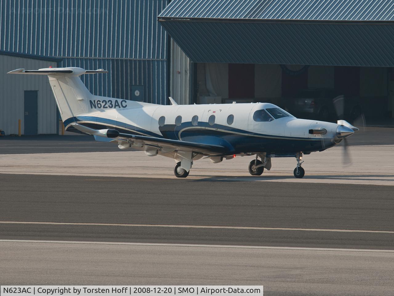 N623AC, Pilatus PC-12 C/N 722, N623AC taxiing