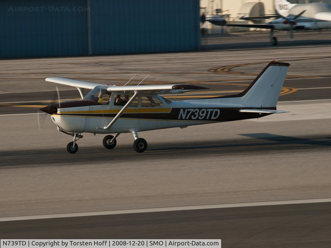 N739TD, 1978 Cessna 172N C/N 17270785, N739TD departing from RWY 21