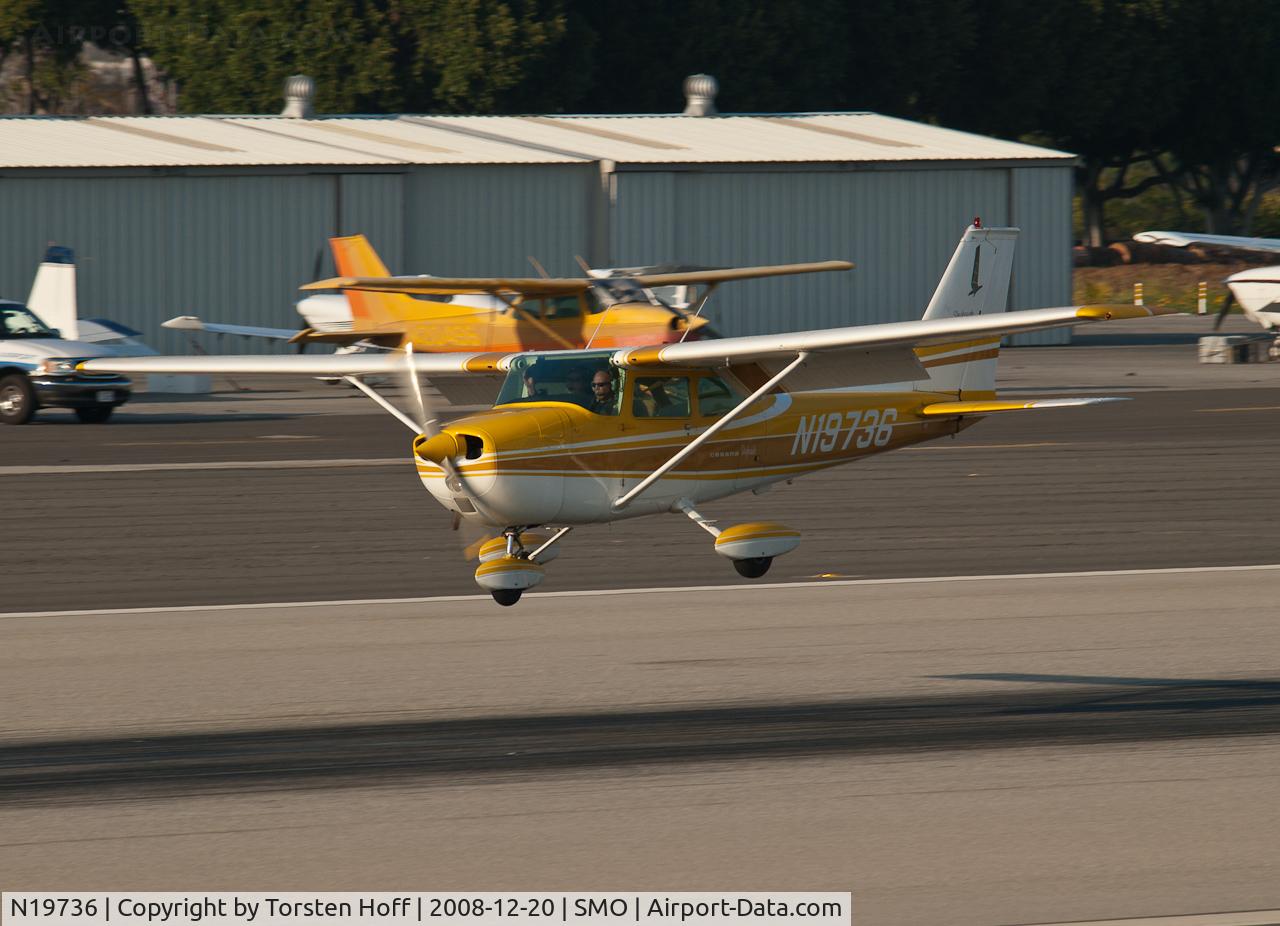 N19736, 1972 Cessna 172L C/N 17260710, N19736 arriving on RWY 21