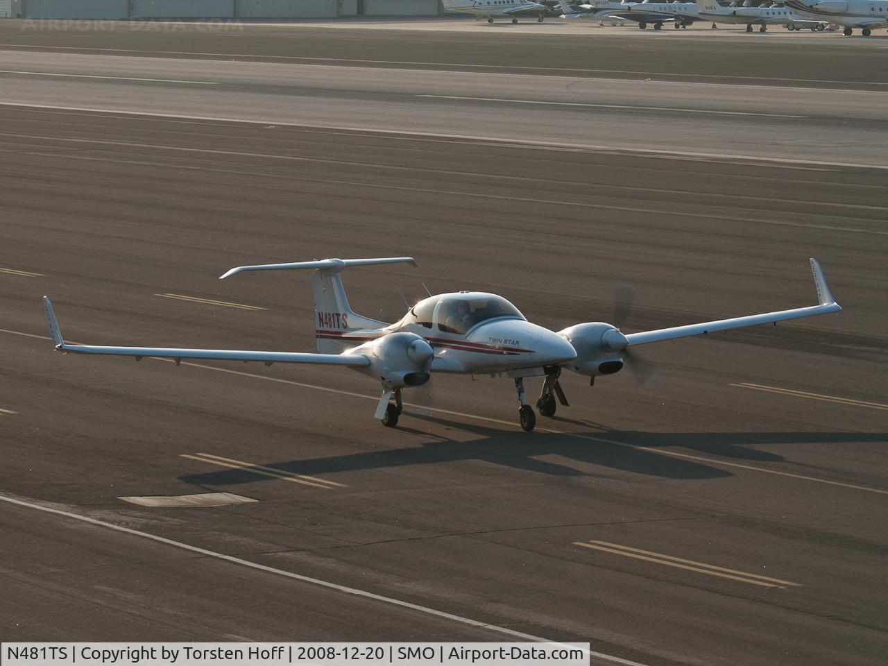 N481TS, 2007 Diamond DA-42 Twin Star C/N 42.AC081, N481TS taxiing
