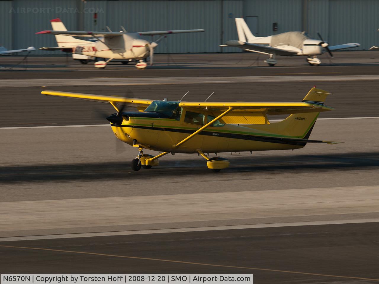 N6570N, 1981 Cessna T182 Skylane C/N 18267837, N6570N arriving on RWY 21