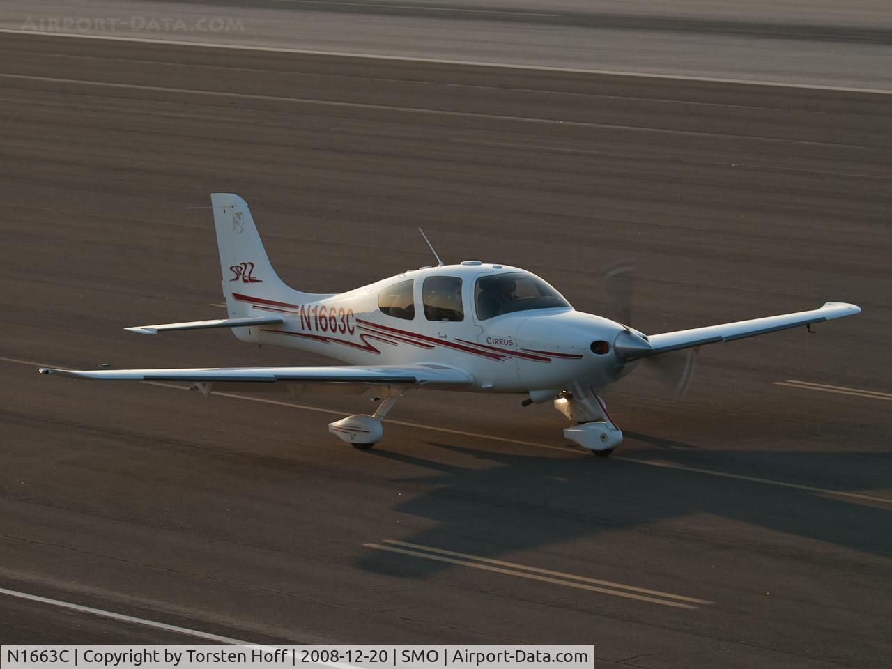 N1663C, 2003 Cirrus SR22 C/N 0585, N1663C taxiing