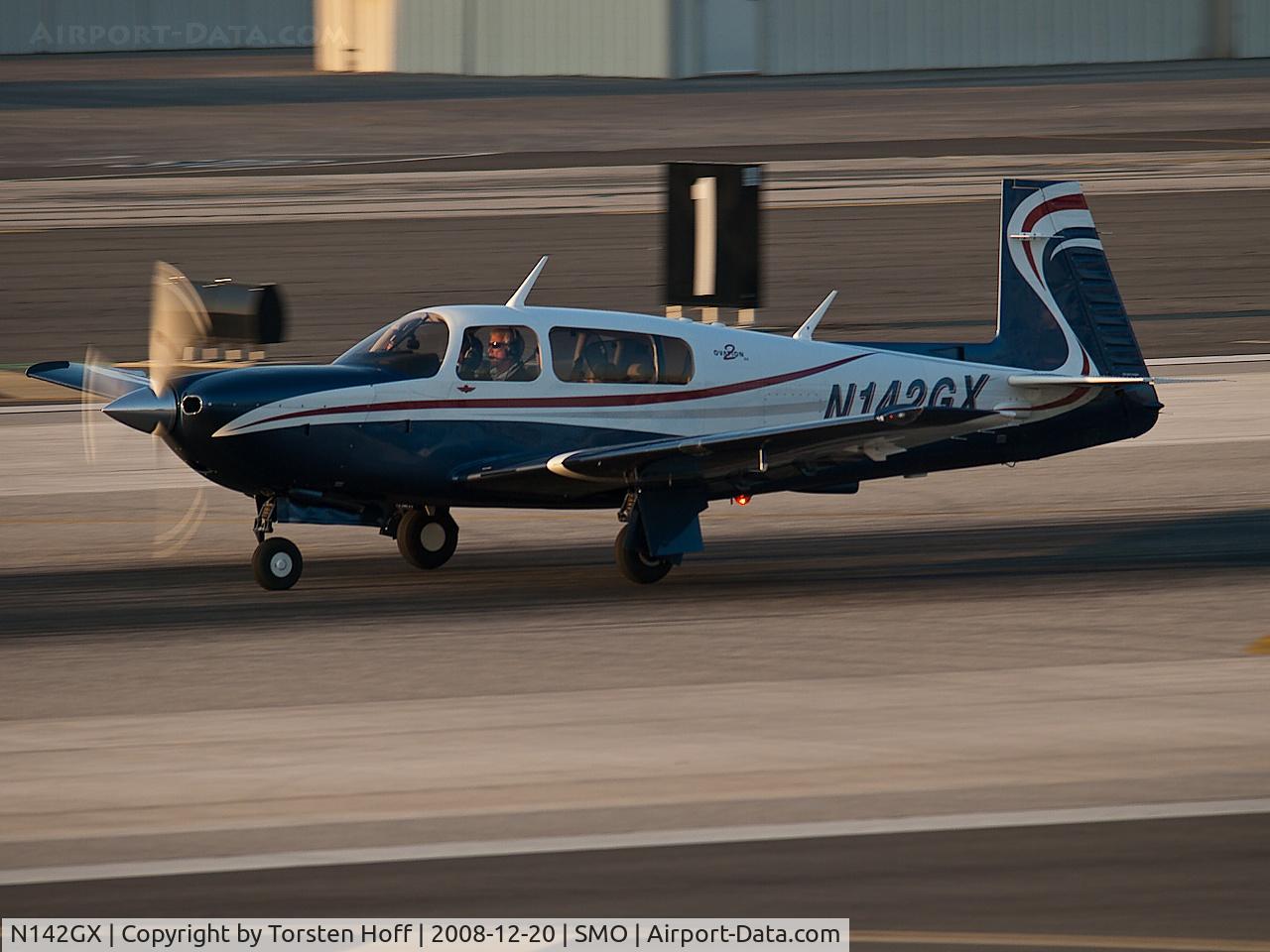N142GX, 2004 Mooney M20R Ovation C/N 29-0342, N142GX departing from RWY 21