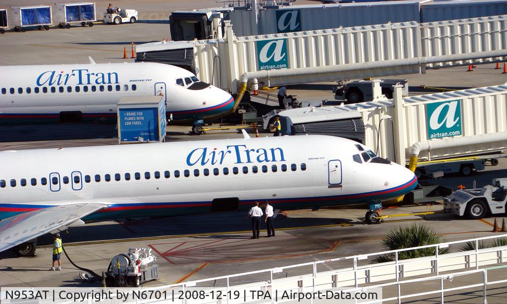 N953AT, 2000 Boeing 717-200 C/N 55015, Ramp action N953AT and N892AT
