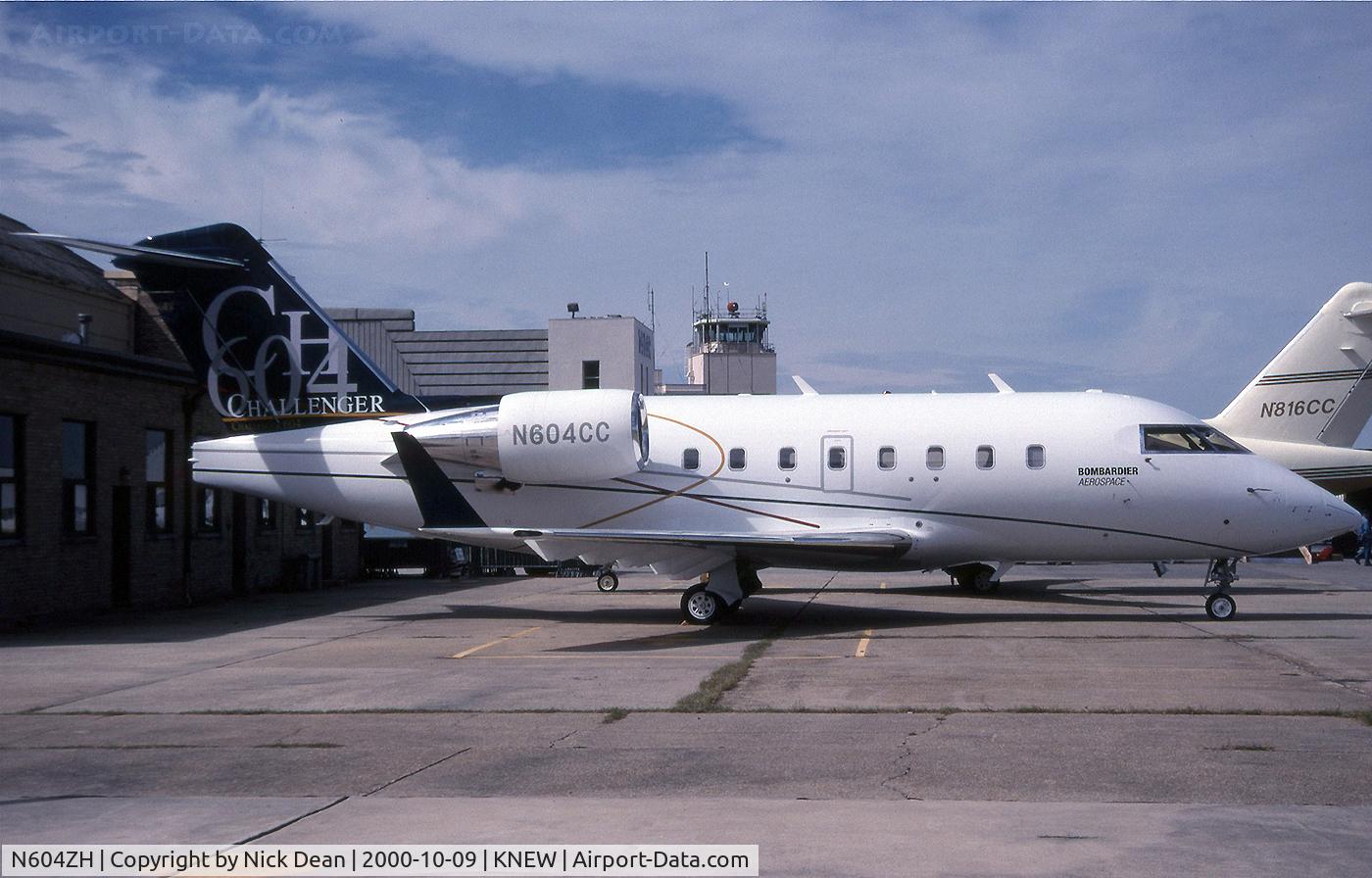 N604ZH, 1998 Canadair Challenger 604 (CL-600-2B16) C/N 5376, KNEW (C/N 5376 carrying N604CC as seen here this was the 6th airframe to carry this reg and is now carrying N604ZH as posted)