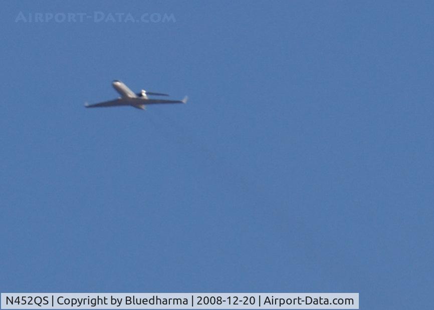 N452QS, 1998 Gulfstream Aerospace G-IV C/N 1352, Heading West from KAPA to KVNY over Littleton, Colorado.