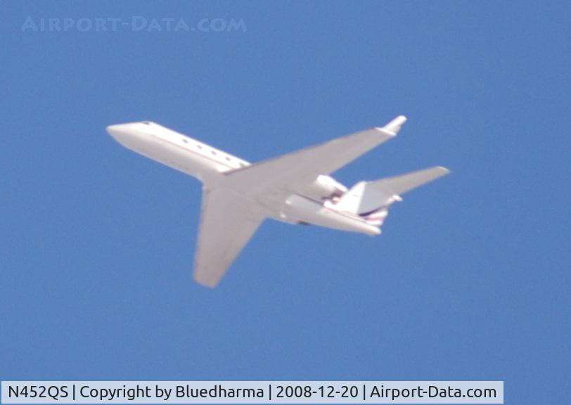 N452QS, 1998 Gulfstream Aerospace G-IV C/N 1352, Heading West from KAPA to KVNY over Littleton, Colorado.