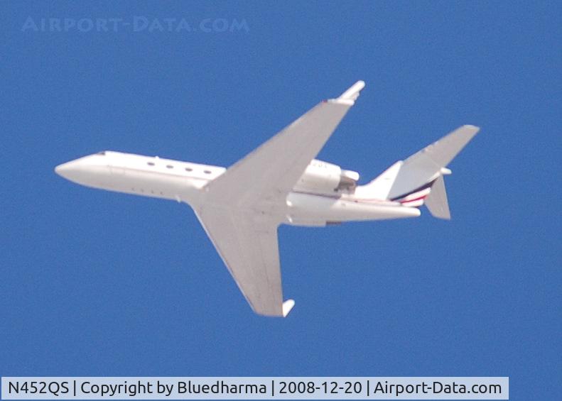 N452QS, 1998 Gulfstream Aerospace G-IV C/N 1352, Heading West from KAPA to KVNY over Littleton, Colorado.