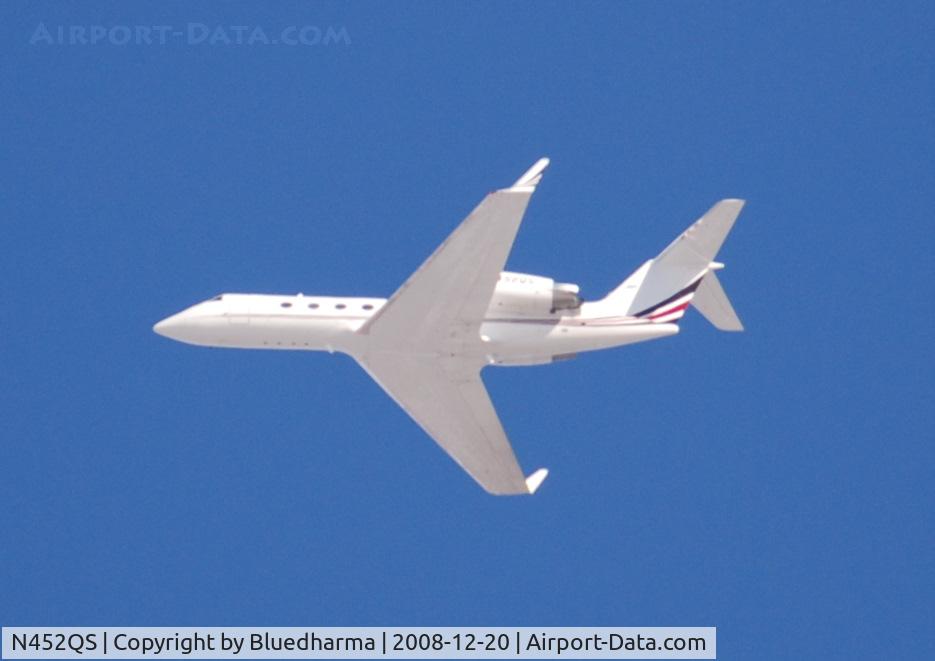 N452QS, 1998 Gulfstream Aerospace G-IV C/N 1352, Heading West from KAPA to KVNY over Littleton, Colorado.