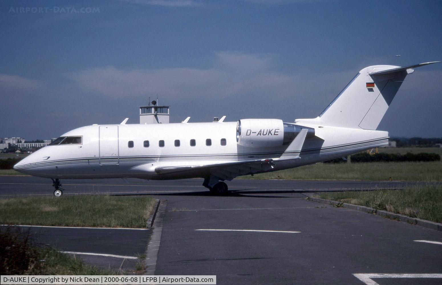 D-AUKE, 1998 Bombardier Challenger 604 (CL-600-2B16) C/N 5389, LFPB