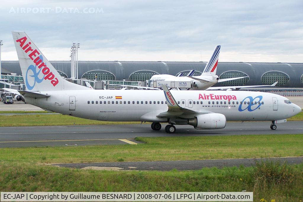 EC-JAP, 2004 Boeing 737-85P C/N 33971, Taxiing to Terminal 2