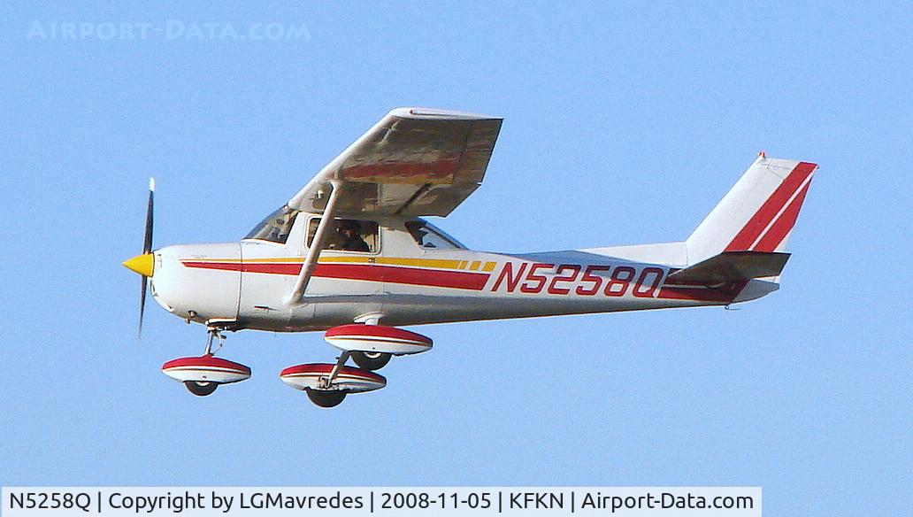 N5258Q, 1972 Cessna 150L C/N 15073158, Taking off at Franklin Municipal Airport, Franklin, VA