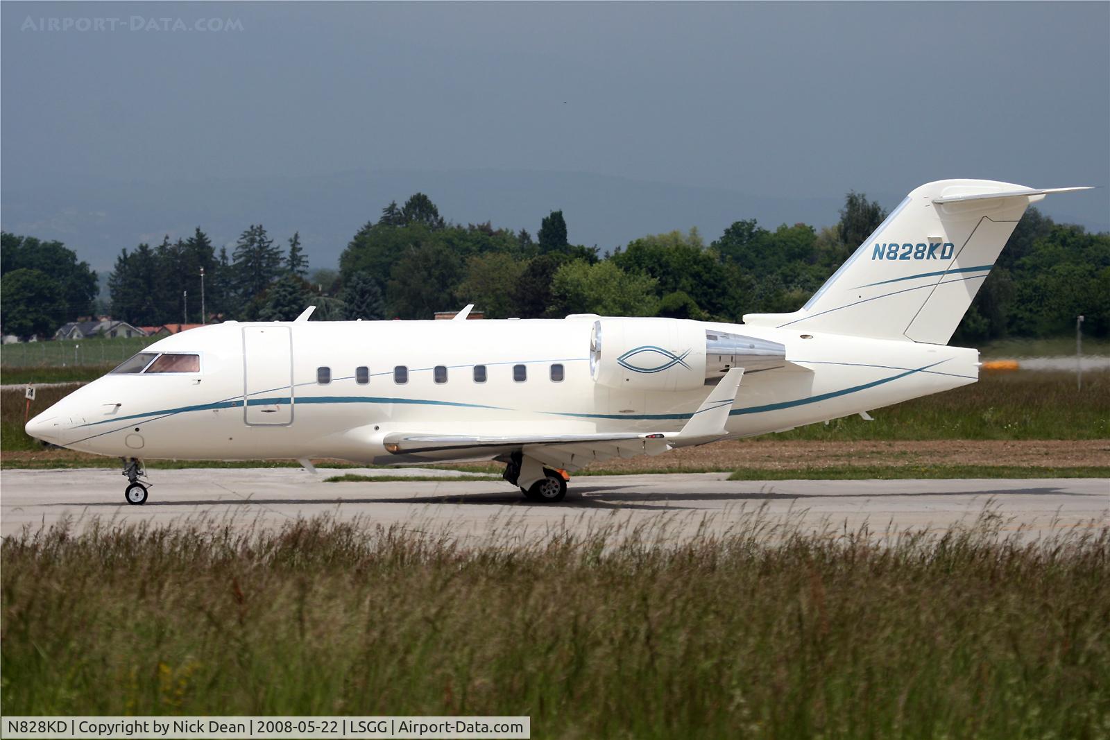 N828KD, 2004 Bombardier Challenger 604 (CL-600-2B16) C/N 5584, LSGG