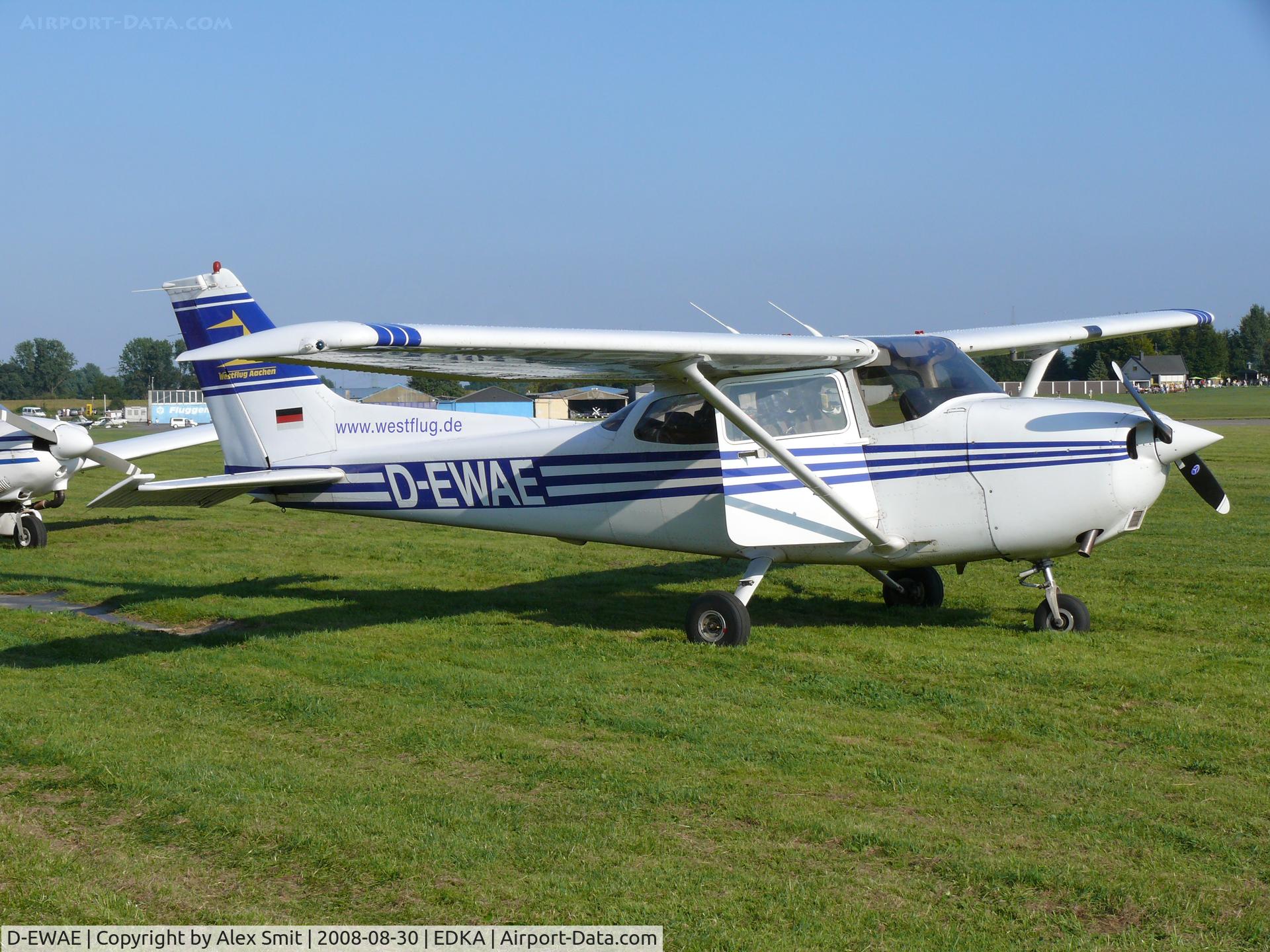 D-EWAE, Cessna 172R C/N 172-80045, Cessna C172R Skyhawk D-EWAE Westflug Aachen