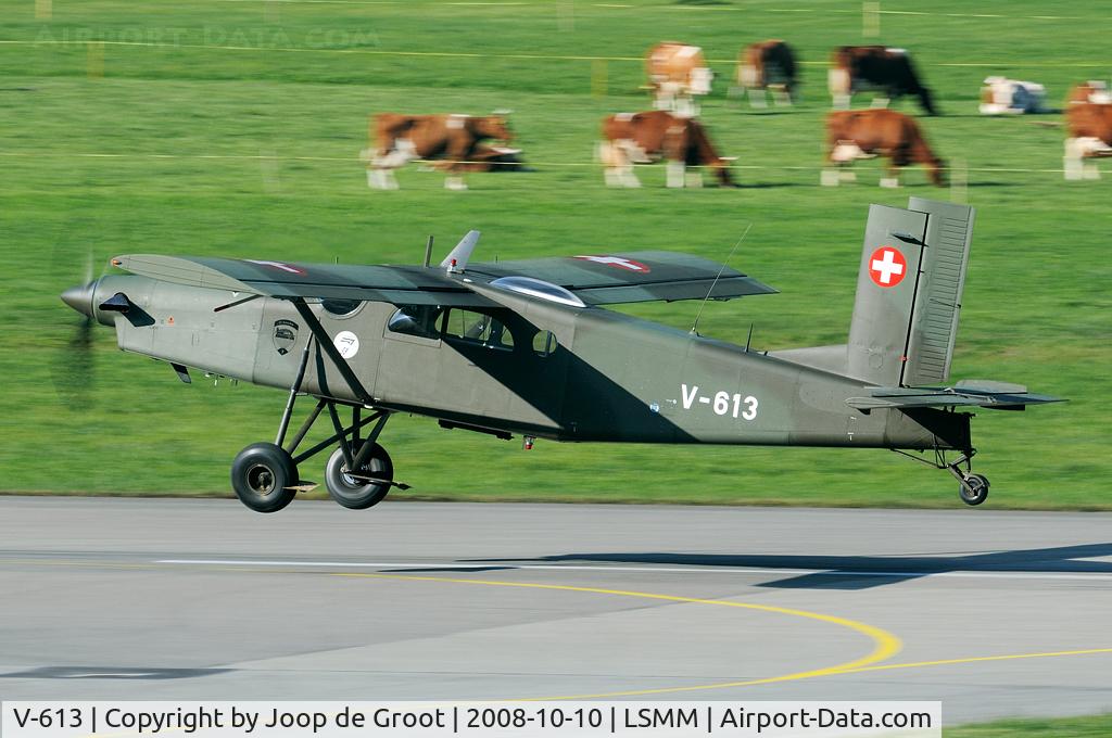V-613, Pilatus PC-6/B2-H2M Turbo Porter C/N 630, The last year the PC-6 have badges applied. Both LT Kp 7 and LT St 7 badges can be soon on the nose.