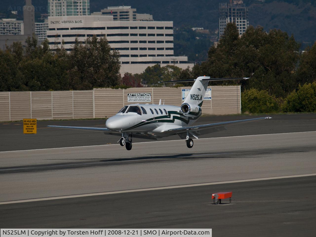 N525LM, 2001 Cessna 525 CitationJet CJ1 C/N 525-0427, N525LM arriving on RWY 21