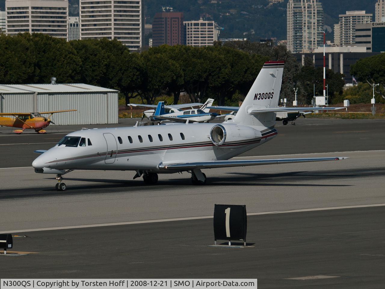 N300QS, 2007 Cessna 680 Citation Sovereign C/N 680-0164, N300QS departing from RWY 21