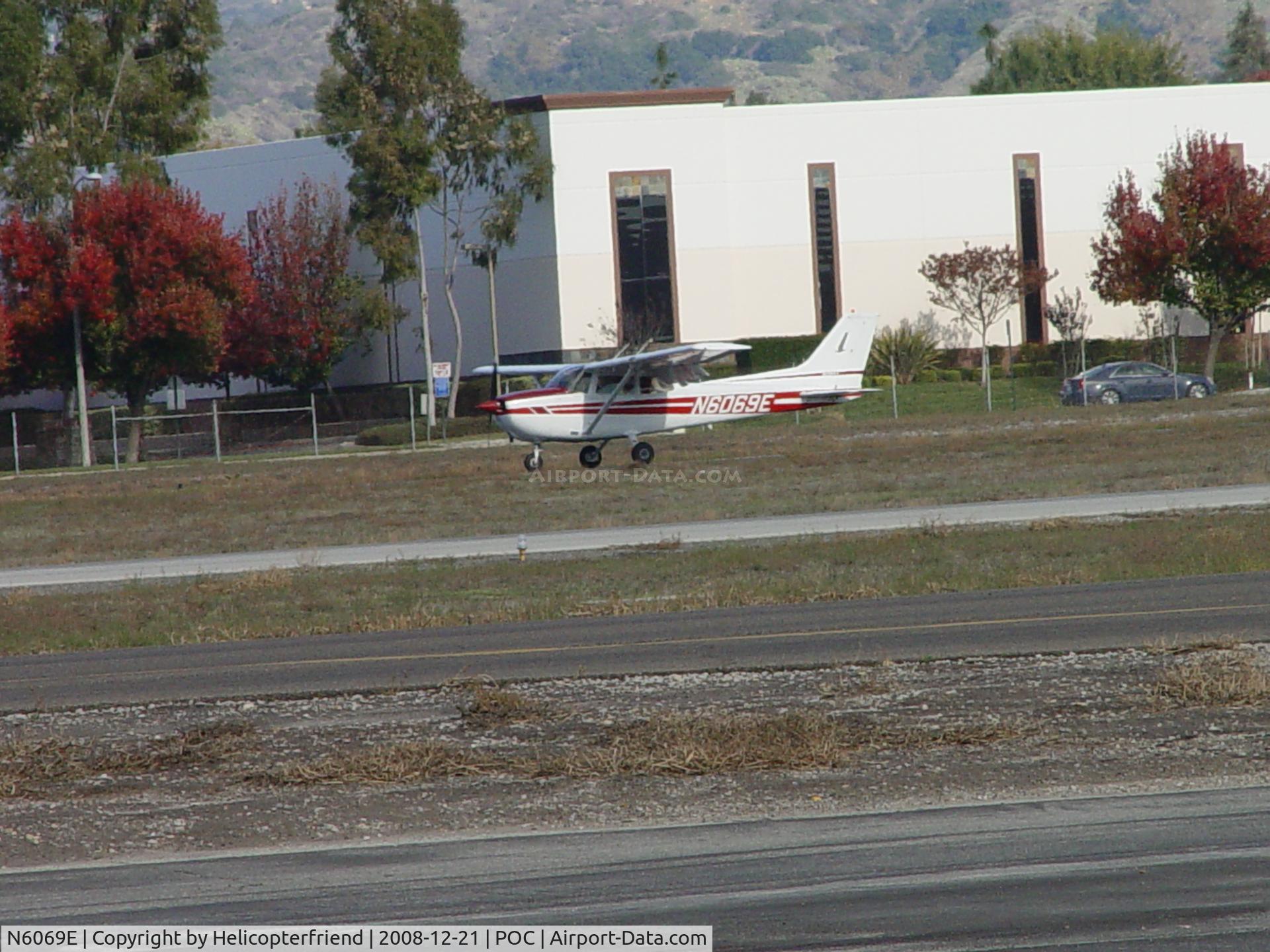 N6069E, 1978 Cessna 172N C/N 17271988, Landing at Brackett