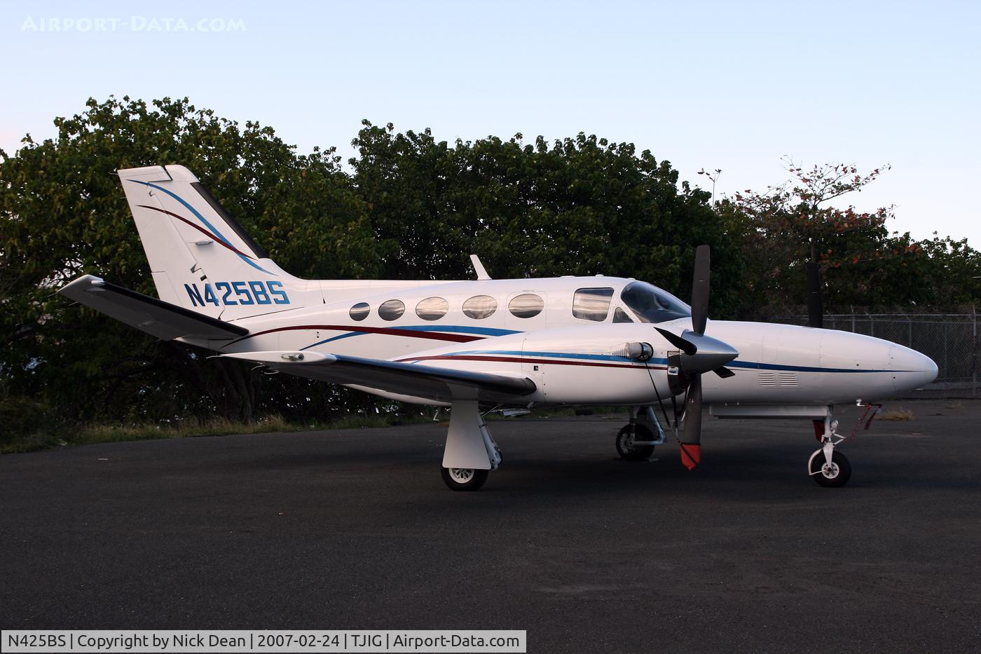 N425BS, 1984 Cessna 425 Conquest I C/N 425-0210, TJIG (Just after sunset)