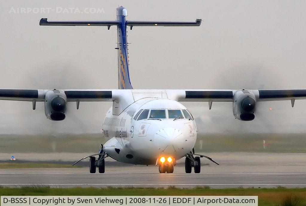 D-BSSS, 1999 ATR 42-500 C/N 602, line up Runway 18