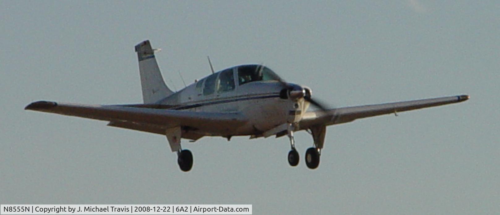 N8555N, 1963 Beech 35-B33 Debonair C/N CD-640, N8555N on final for RWY32 at 6A2.