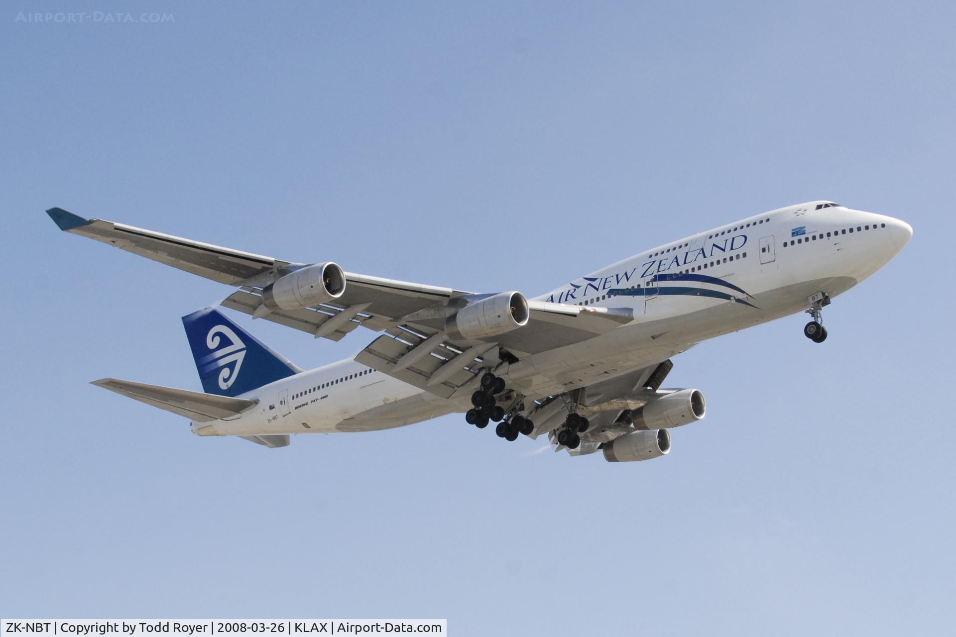 ZK-NBT, 1990 Boeing 747-419 C/N 24855, Air New Zealand landing at Los Angeles