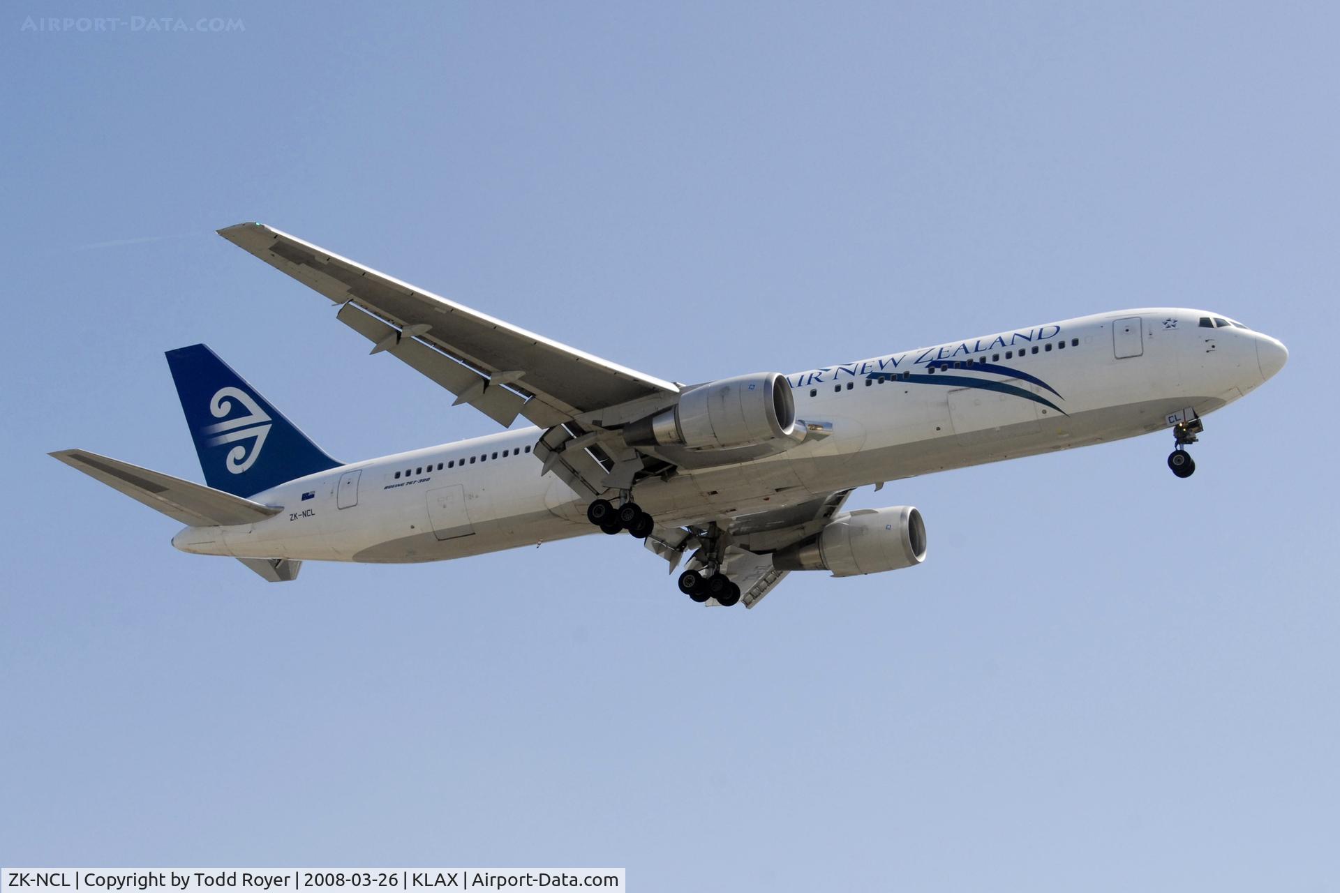 ZK-NCL, 1997 Boeing 767-319/ER C/N 28745, Air New Zealand landing at Los Angeles
