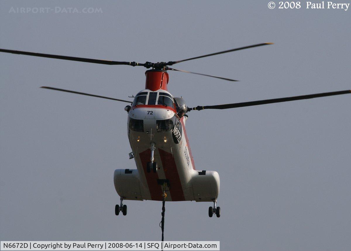 N6672D, 1962 Boeing Vertol 107-II C/N 2, Sliding in over the staging area at Suffolk