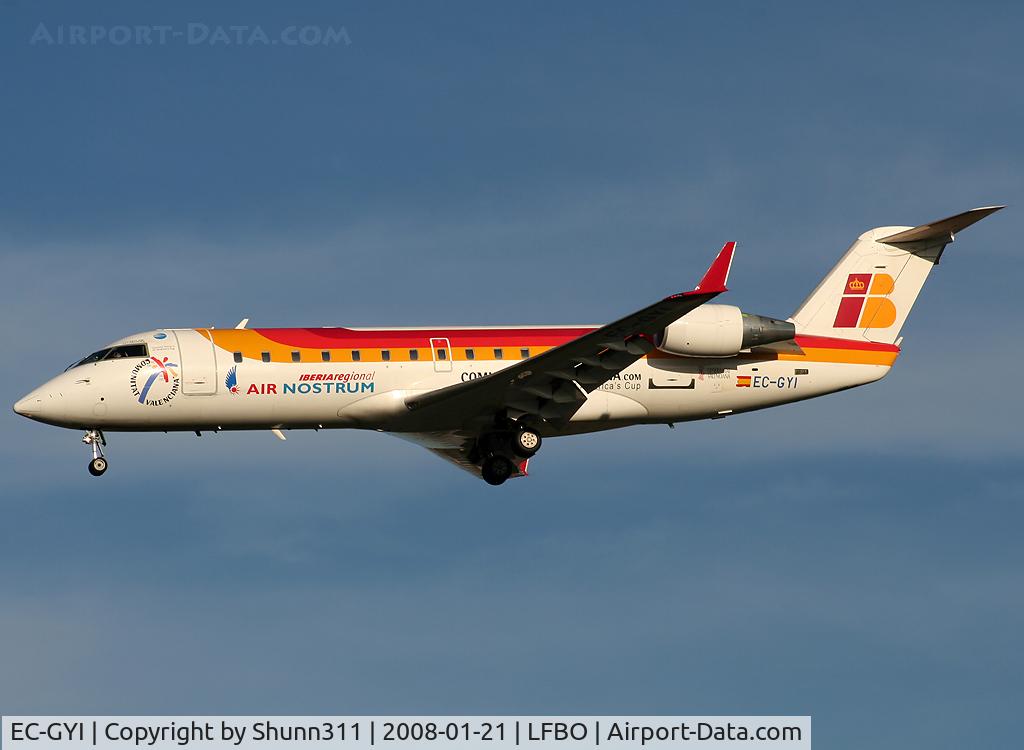 EC-GYI, 1998 Canadair CRJ-200ER (CL-600-2B19) C/N 7249, Landing rwy 32L