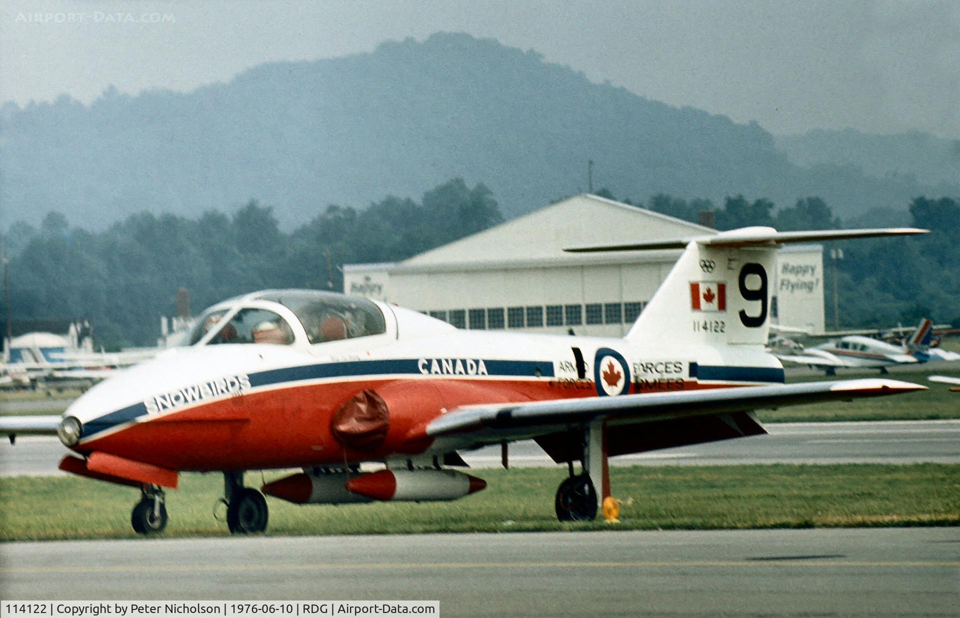 114122, Canadair CT-114 Tutor C/N 1122, CT-114 Tutor number 9 of the Snowbirds aerobatic team in 1976 as displayed at the Reading Airshow in Pennsylvania. This aircraft was later written off on October 30, 1979.