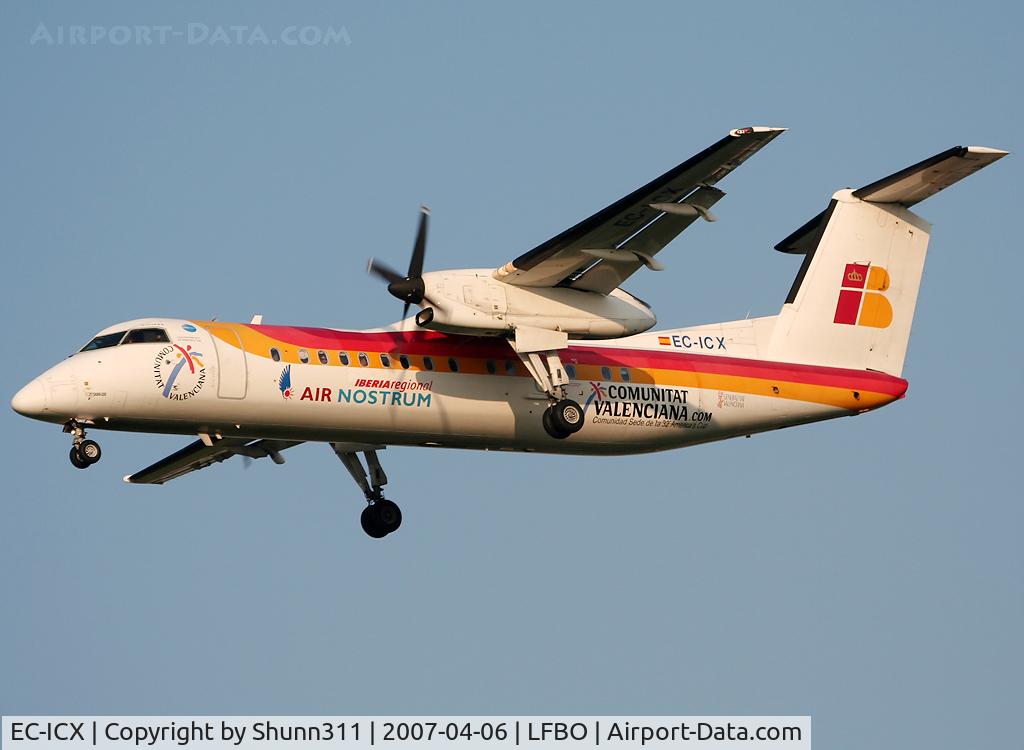 EC-ICX, 2000 De Havilland Canada DHC-8-315Q Dash 8 C/N 563, Landing rwy 32L