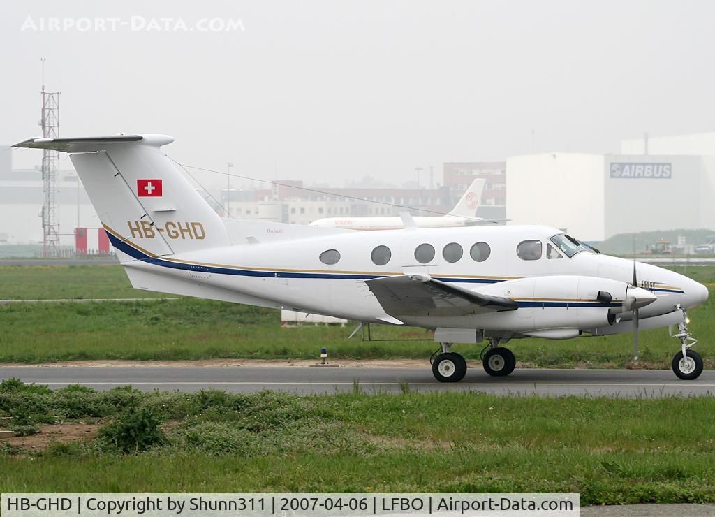 HB-GHD, 1980 Beech F90 King Air C/N LA-50, Rolling to the General Aviation area...