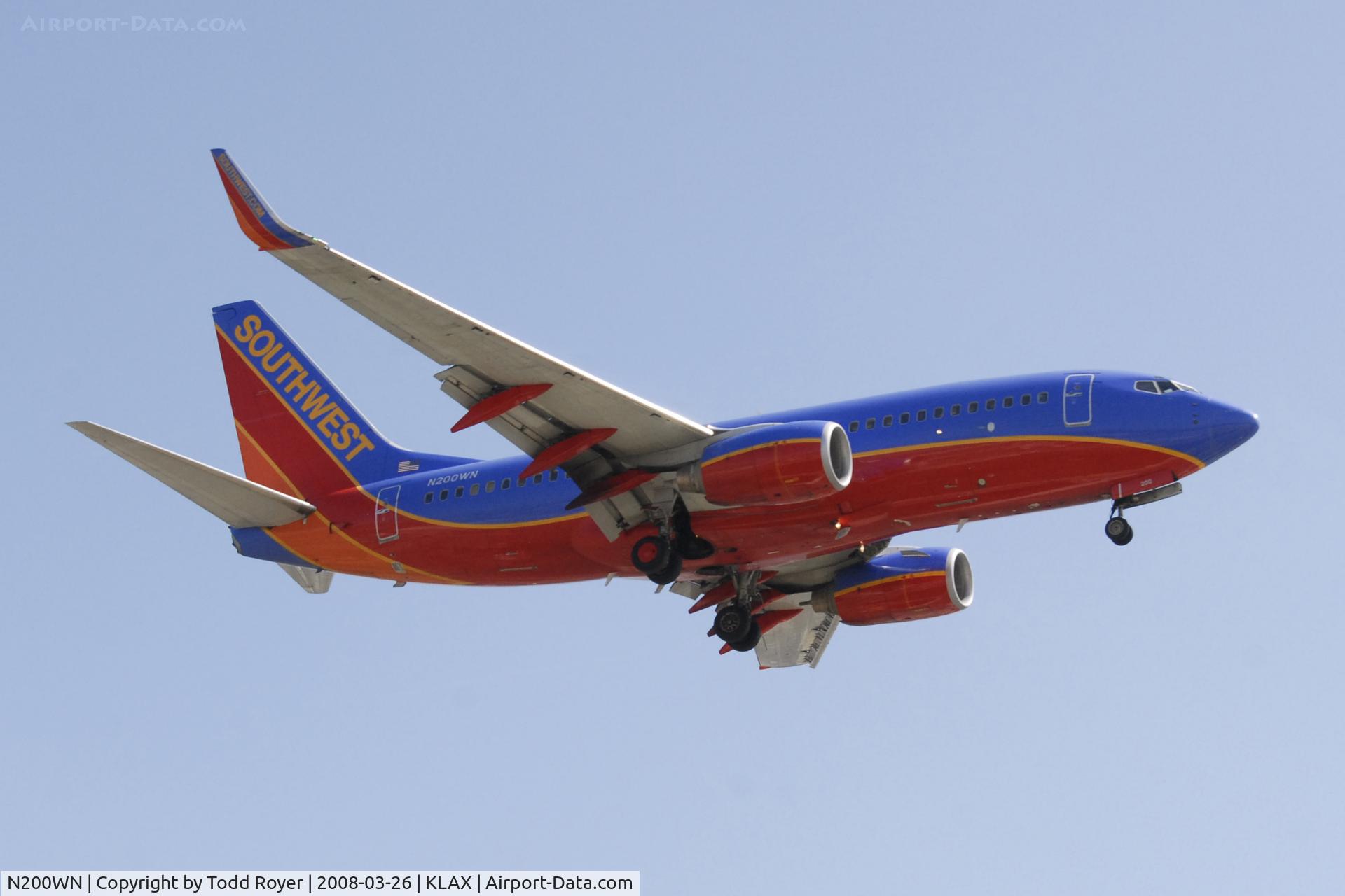 N200WN, 2005 Boeing 737-7H4 C/N 32482, Southwest 737 landing at LAX