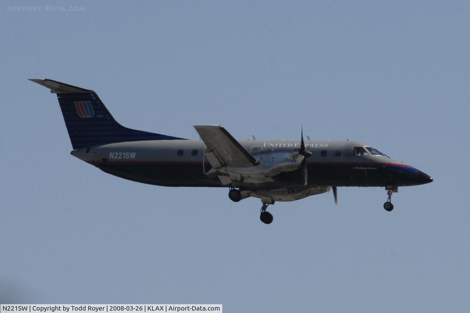 N221SW, 1994 Embraer EMB-120ER Brasilia C/N 120.290, United Express at LAX