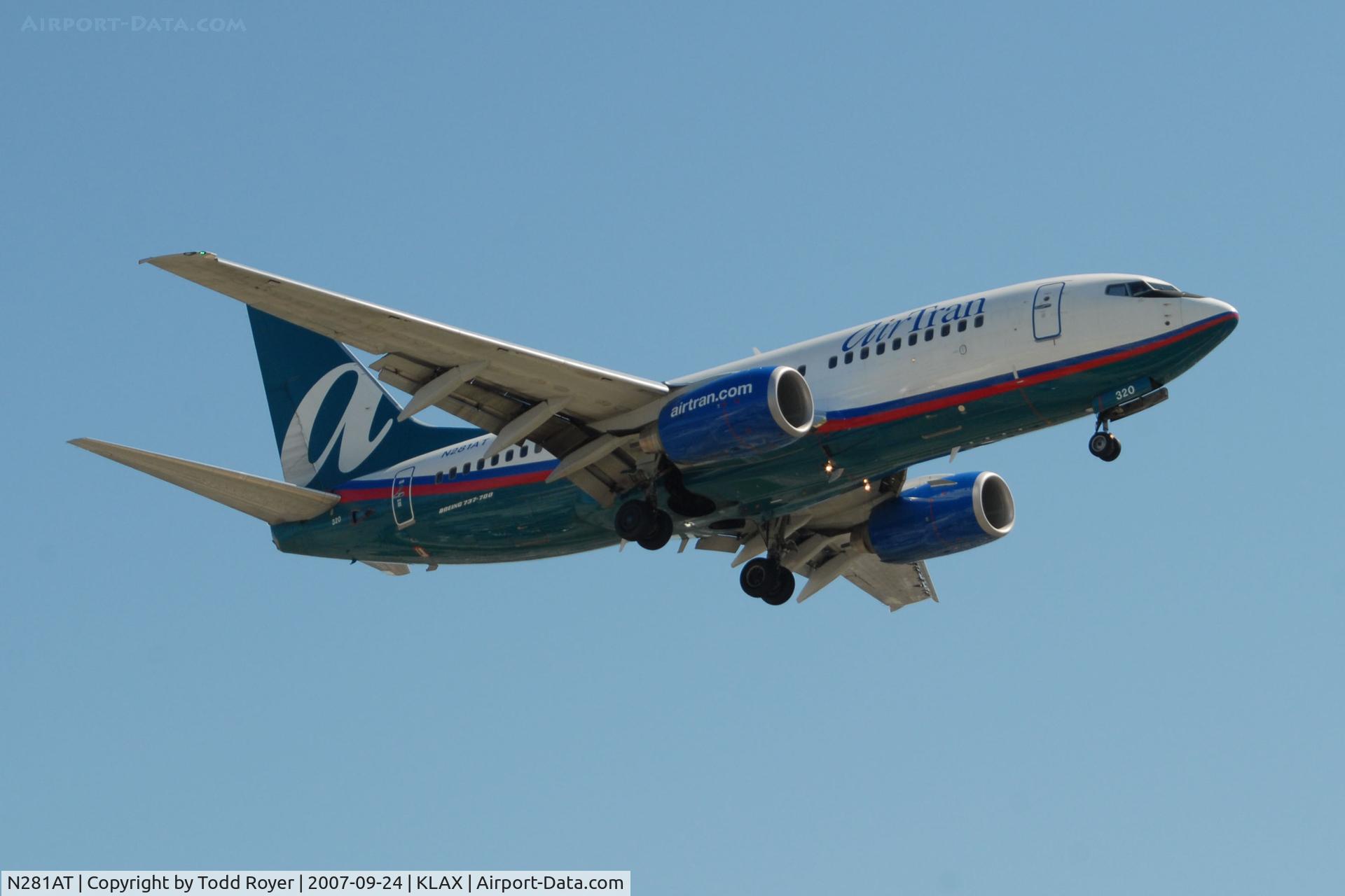 N281AT, 2006 Boeing 737-7BD C/N 33922, AirTran 737 landing at LAX