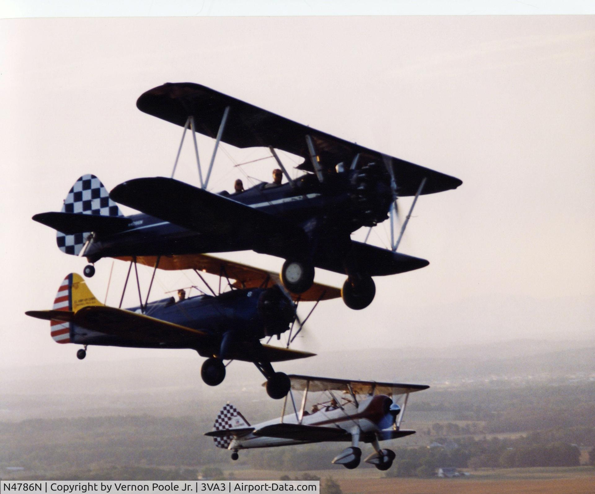 N4786N, Boeing A75N1(PT17) C/N 75-3293, The First Stearman in formation...Dark Blue with White Starburst